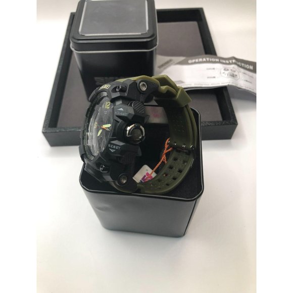 Military Style  Watch by Skmei - Picture 4 of 7